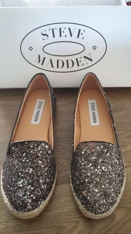 "Below Cost" Steve Madden Pewter Glitter Pumps Size 4
